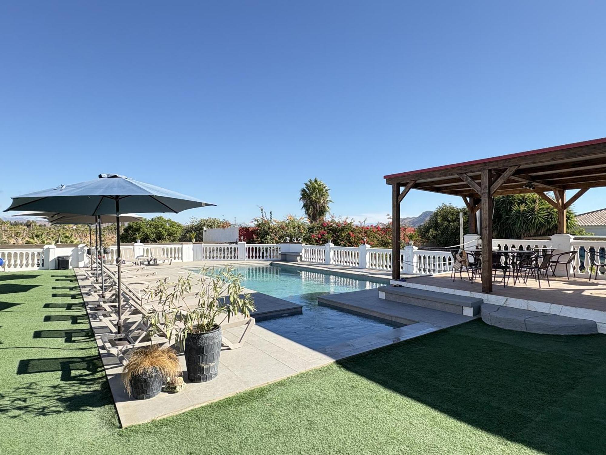 La Casa De Familia — Photos 1